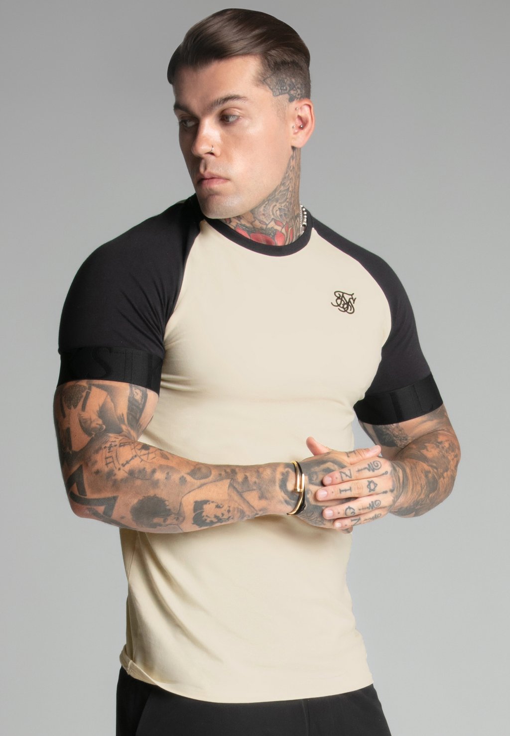 

Футболка с принтом SIKSILK, кремовый