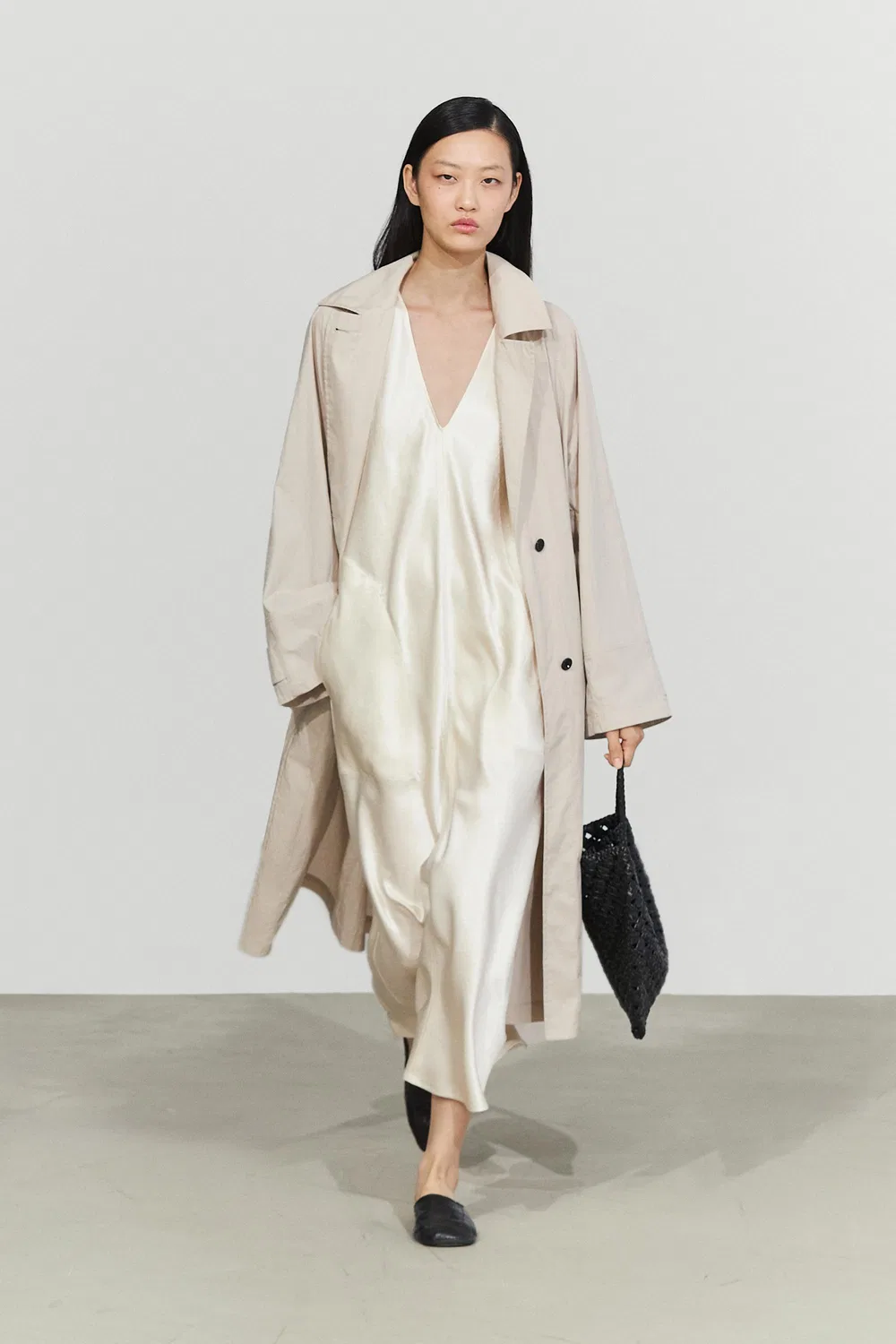 Платье-комбинация Massimo Dutti, атласное, средней длины, кремовый — фото 2