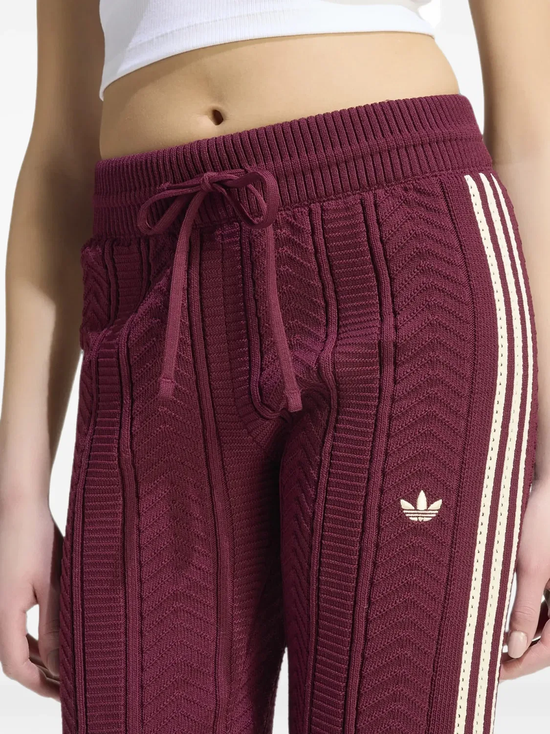 Спортивные брюки с узором шеврон Adidas, красный — фото 3