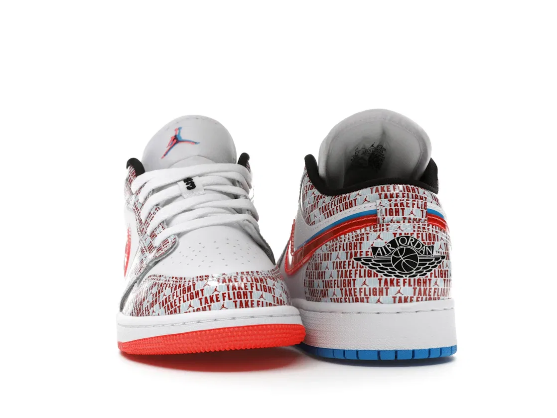 Детские кроссовки для мальчиков с авиационным дизайном Jordan 1 Low SE Take Flight Jordan, White/Blue Hero-Bright Crimson-Black — фото 2