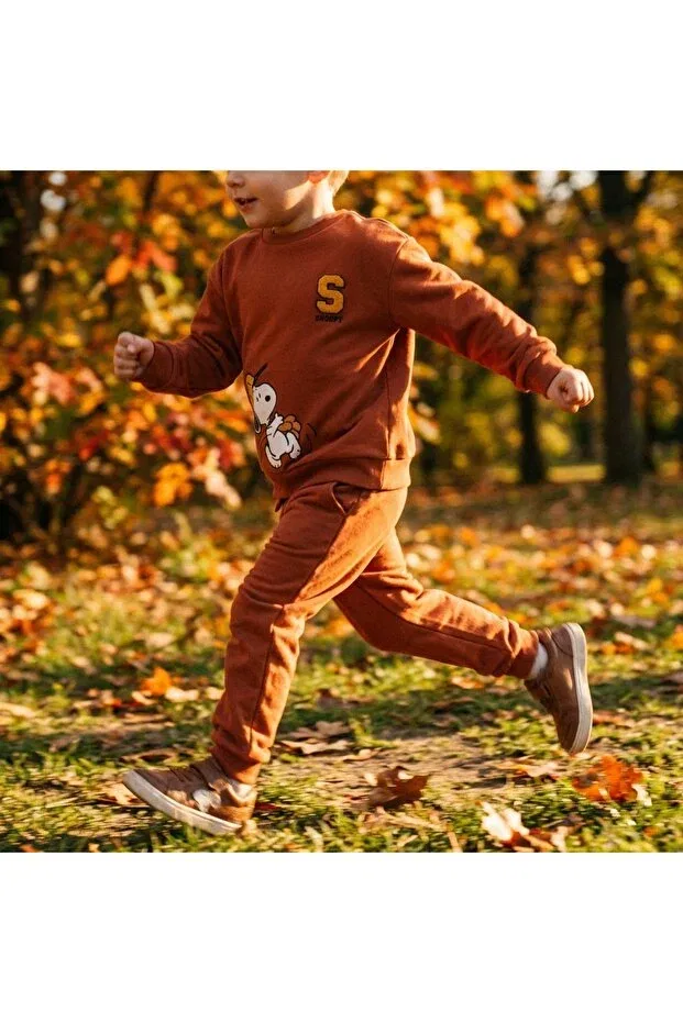 Детский комплект спортивного костюма для мальчиков с принтом Snoopy Printed Punch Embroidered Back Printed Fleece Inside Elastic Waist Pocket Tracksuit Set Moda, Brown — фото 3