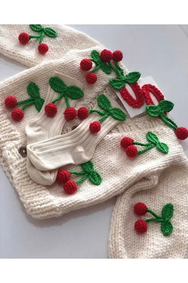Детский кардиган для девочек вязаный Hand knitted cherry children's cardigan Selfstore, Cream — фото 2