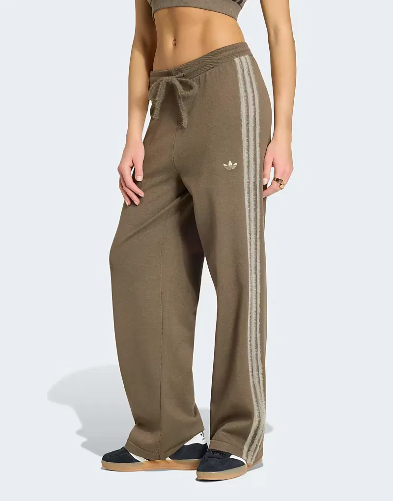 Спортивные брюки Adidas Originals Knit Firebird в цвете Branch/Silver Pebble