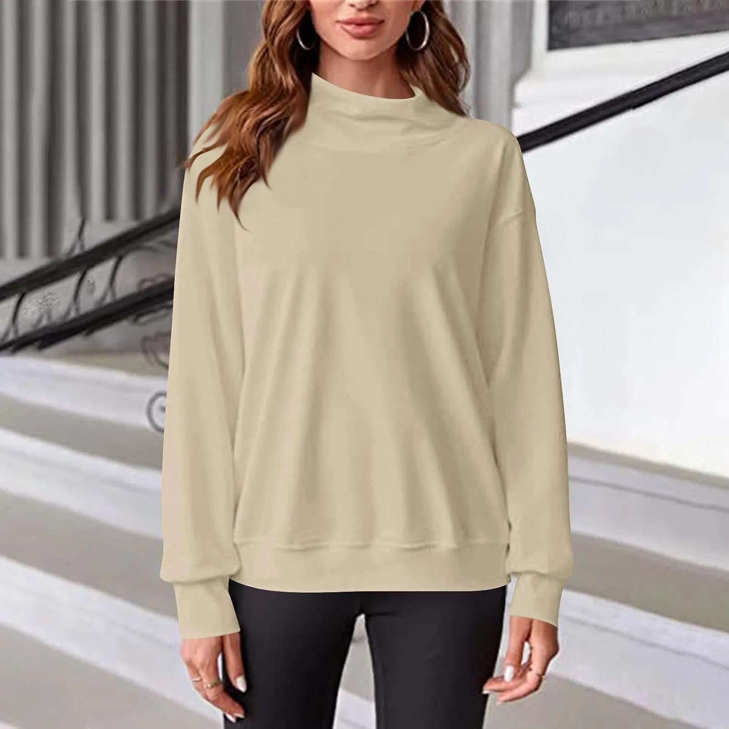 Женский свитшот с принтом, модель Mock Neck, хаки — фото 2