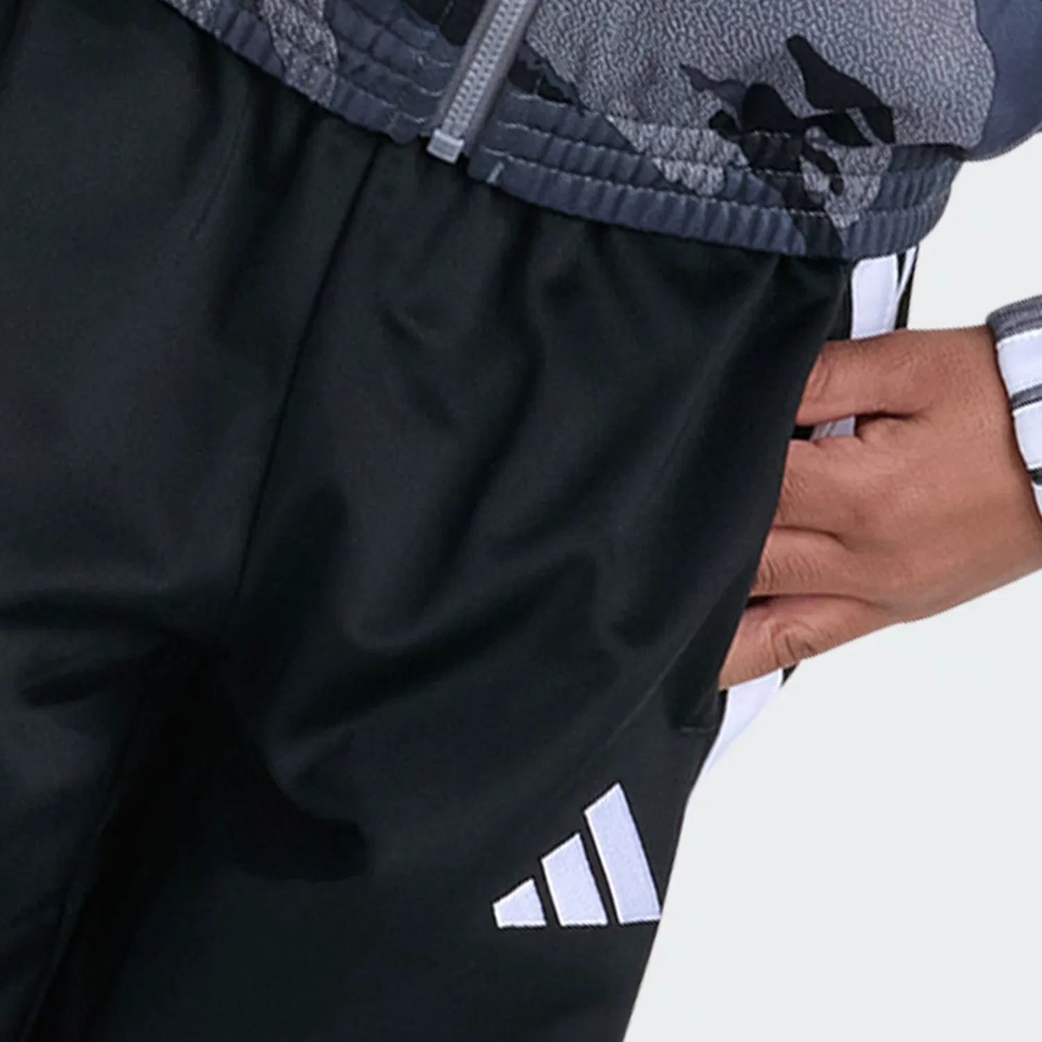 Детский спортивный костюм с камуфляжным принтом из 2 предметов Adidas Sportswear, черный — фото 4