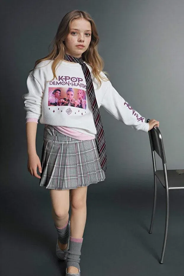 Детские свитшот с принтом для девочек Kpop - demon hunters relax fit sweatshirt for girls h3836a826sp Defacto, Ekru-Er98 — фото 2