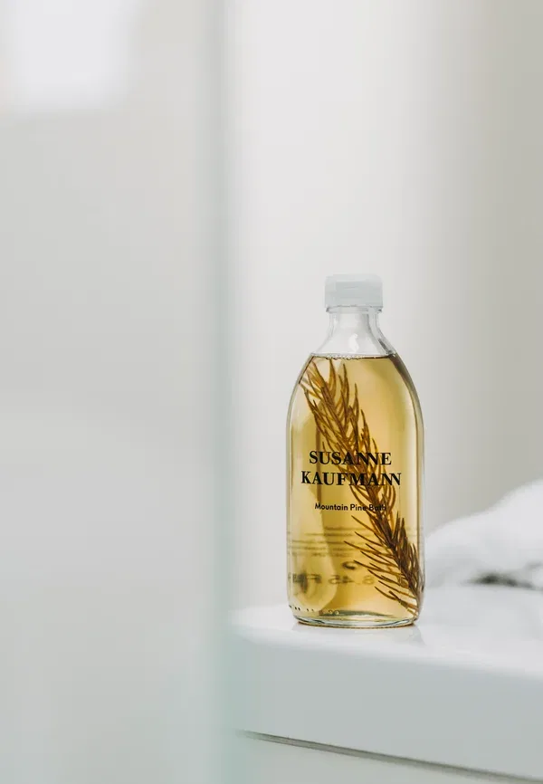 Масло для ванны с ароматом горной сосны Mountain pine bath - bubble bath & soak Susanne Kaufmann Oil 250 мл — фото 2