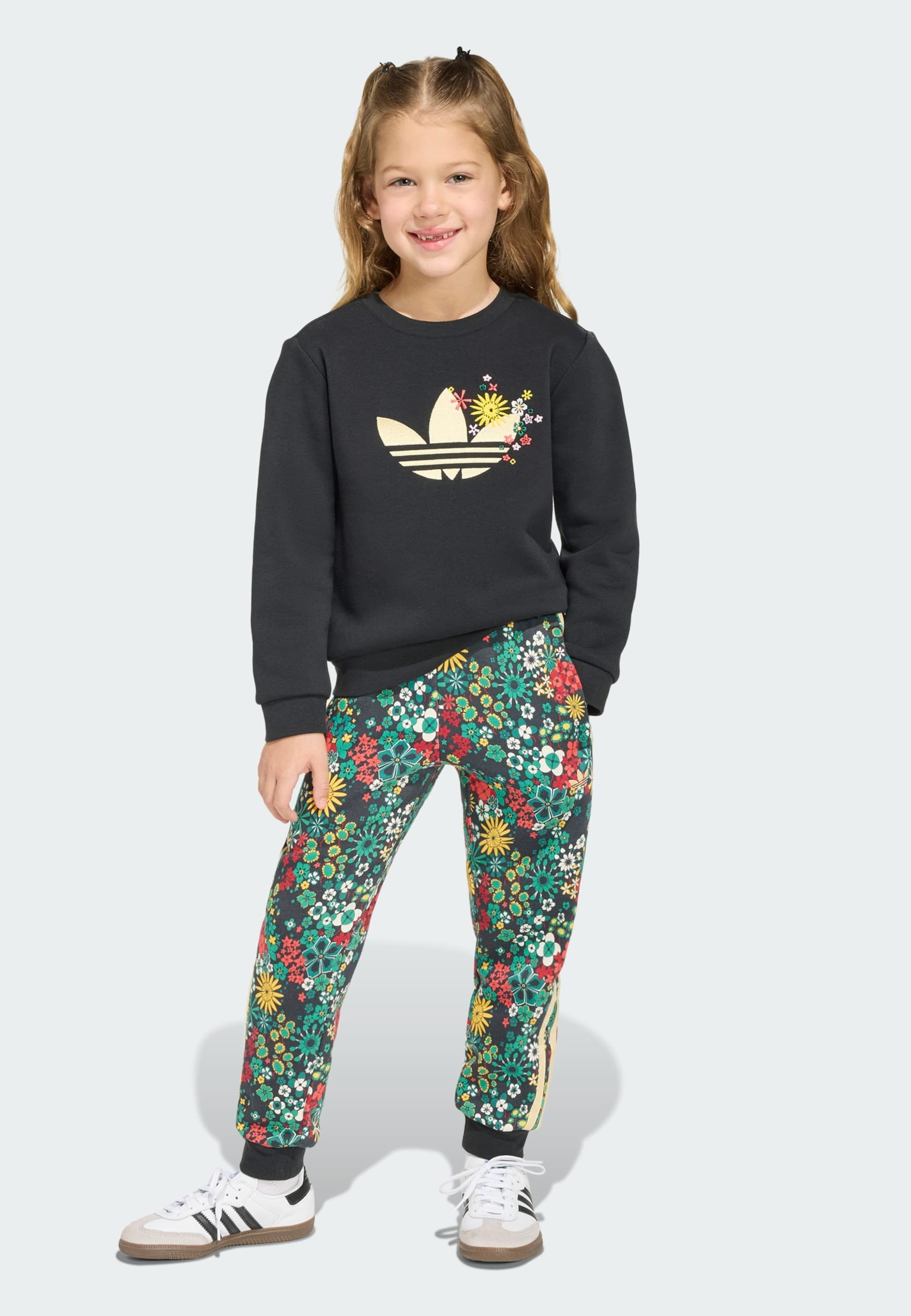 Спортивный костюм 'Adidas Originals x Liberty London' в черном цвете — фото 2