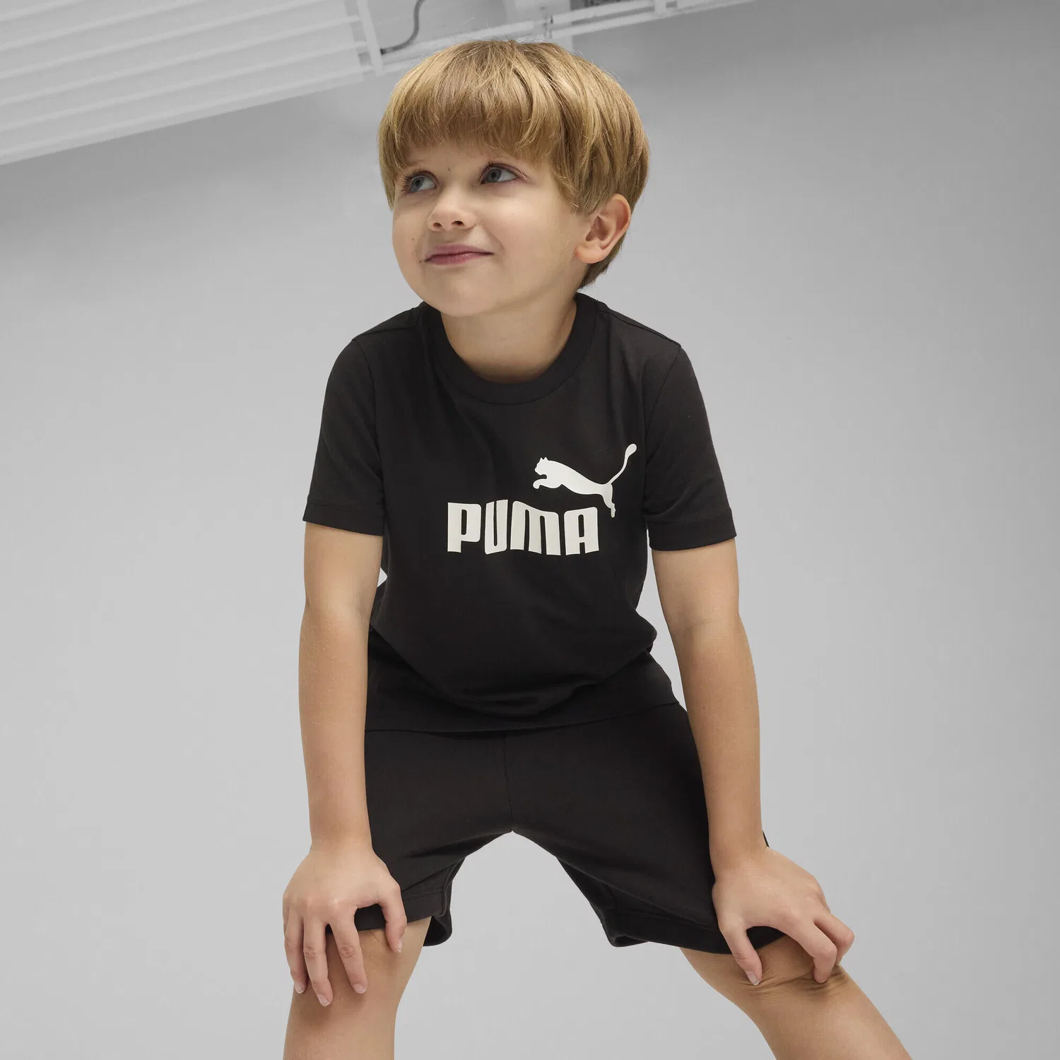 Детская футболка с принтом ESS No. 1 Logo T-Shirt Jungen Puma, Schwarz — фото 2