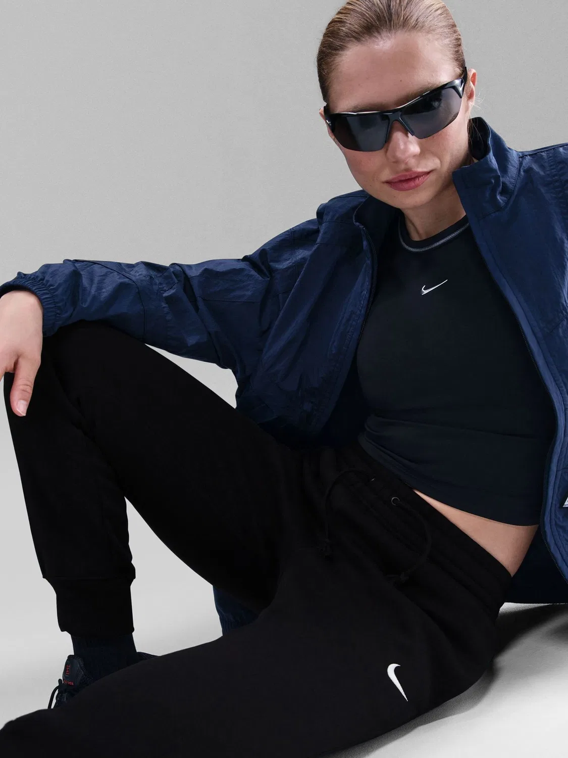 Джоггеры Nike Black Phoenix Fleece, черный — фото 3