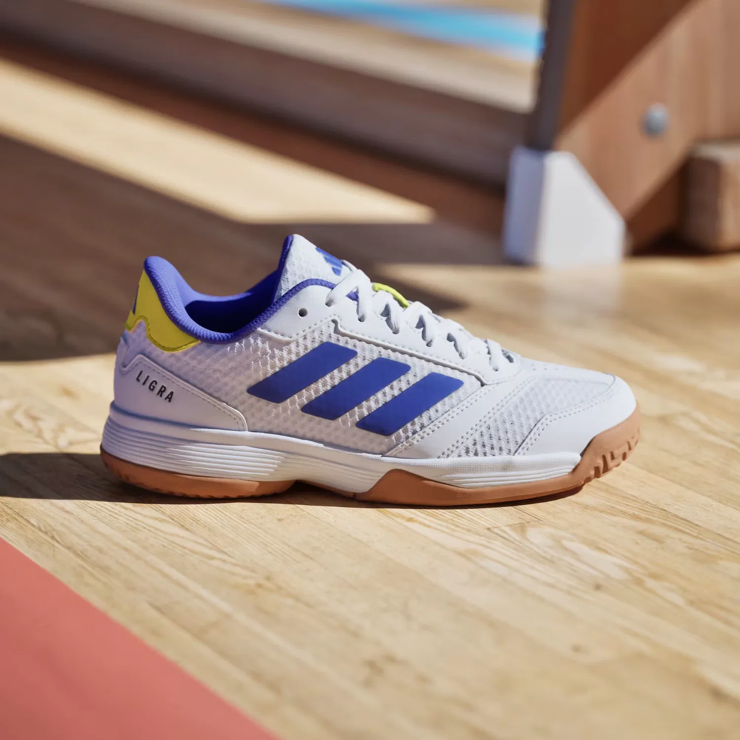 Детские кроссовки для зала с дышащим верхом Ligra 8 Adidas Performance, Cloud White/Solar Purple/Solar Lemon — фото 3
