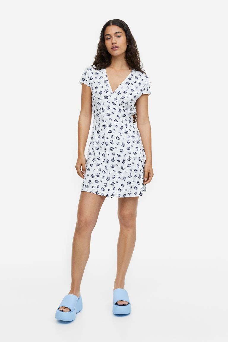 

Креповое платье с запахом спереди H&M, белый/цветочный
