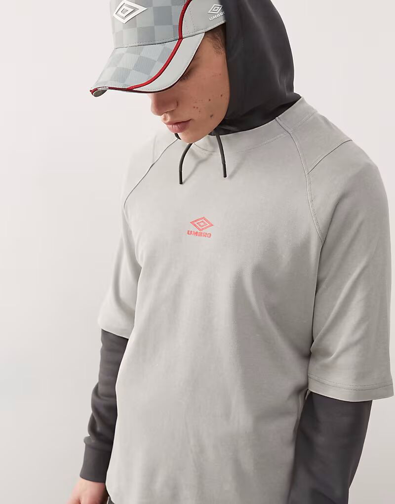 

Футболка свободного кроя Umbro Washed серого цвета с высоким воротом