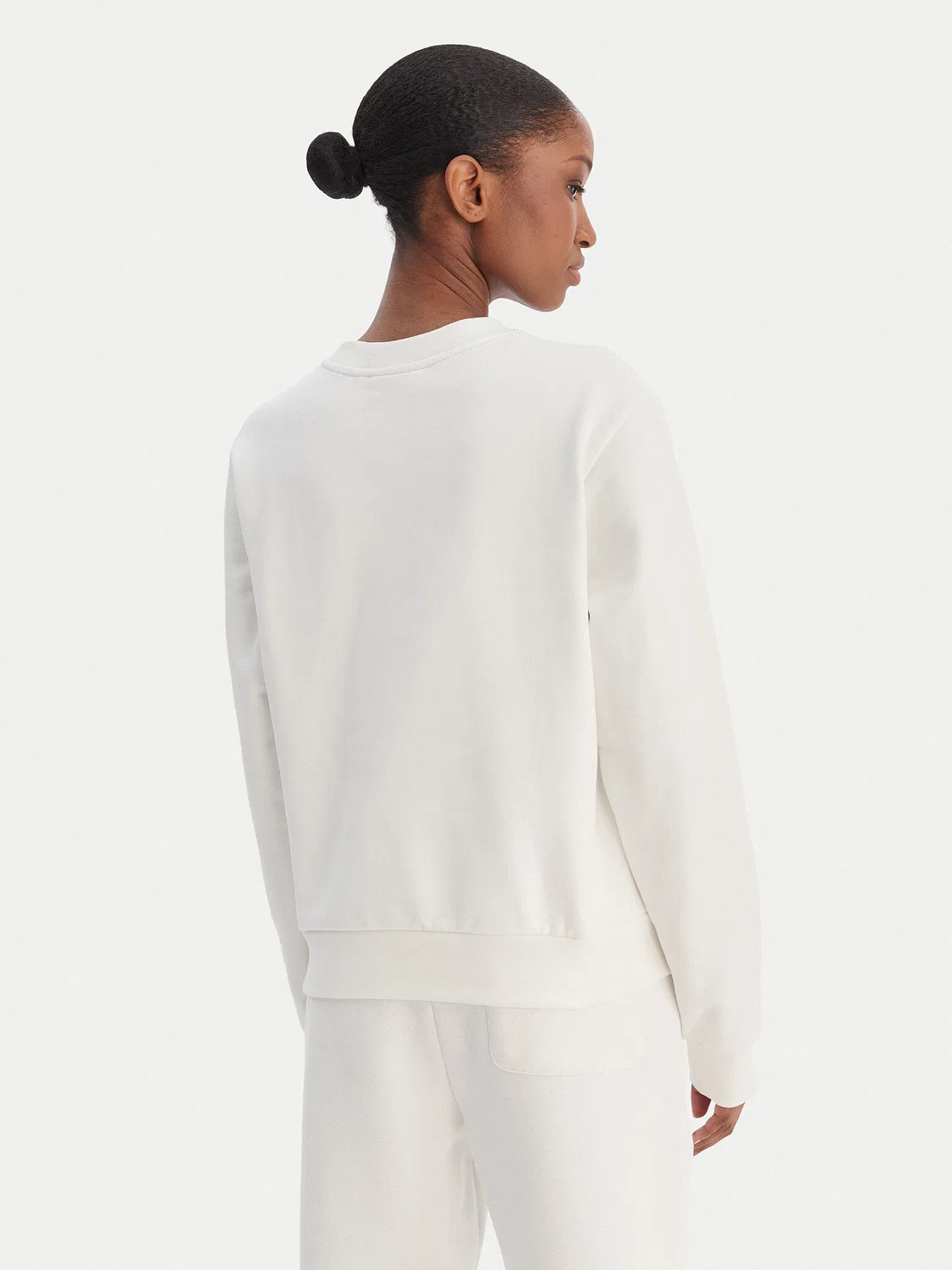 Женский свитшот цвета экрю стандартного кроя Lacoste, кремовый — фото 3