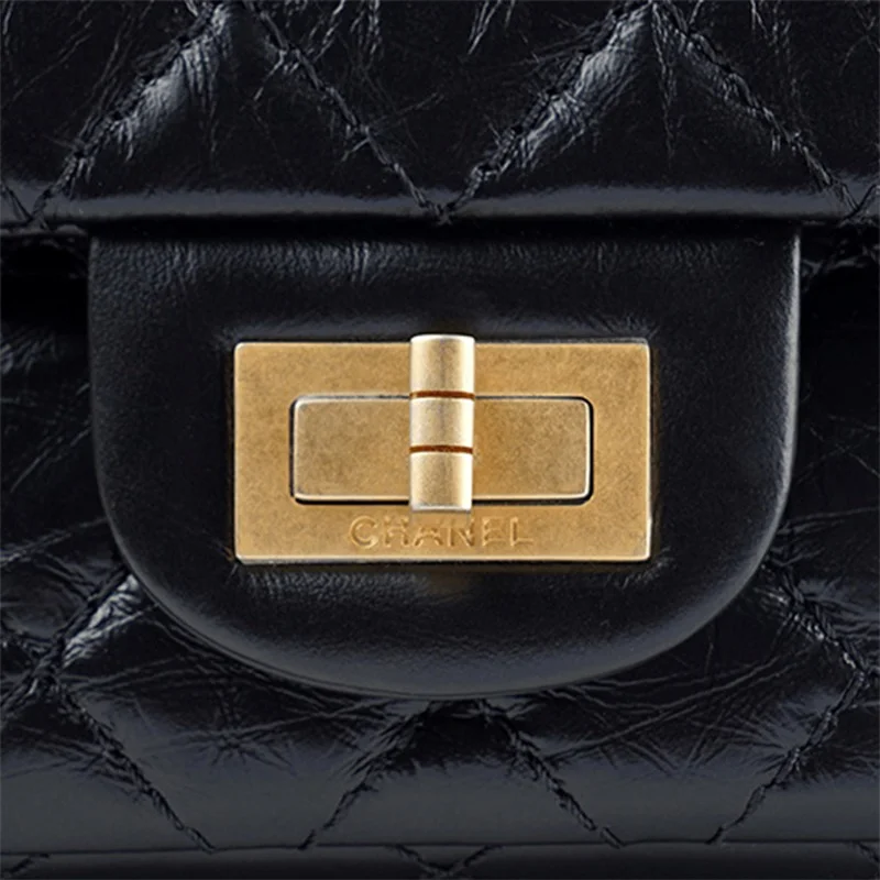 CHANEL Сумка через плечо 2.55 из кожи коровы с золотистой фурнитурой, черная, женская, маленькая — фото 4