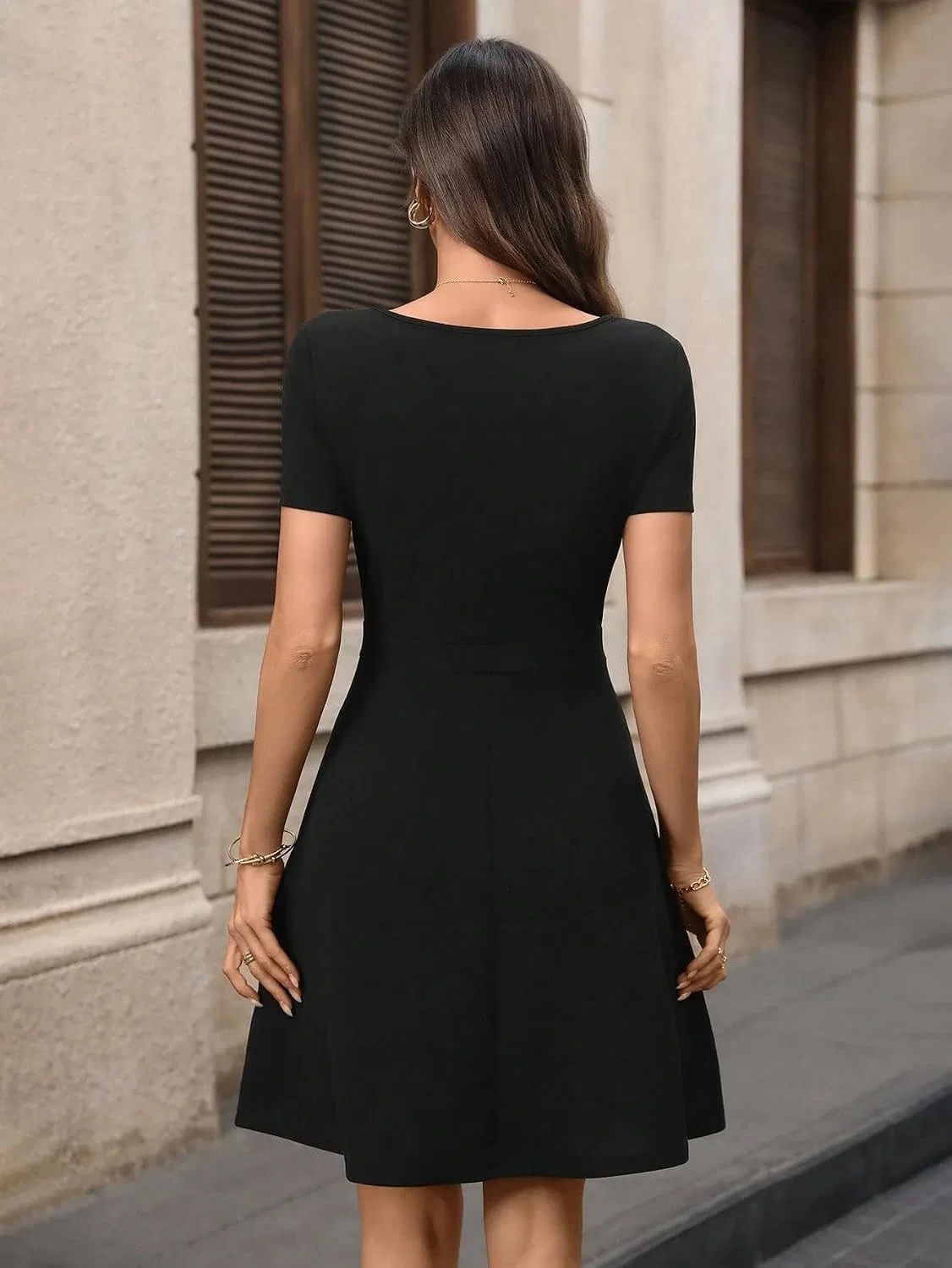 Женское мини-платье с круглым вырезом и коротким рукавом, Black — фото 2