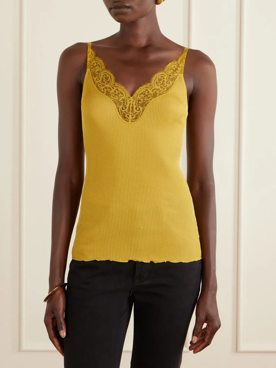 Топ из шЕлкового джерси в рубчик, отделанный кружевом SAINT LAURENT, желтый — фото 3