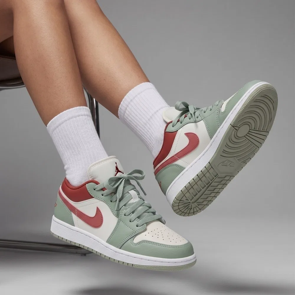 Детские баскетбольные кроссовки Air Jordan 1 Low 'sail' GS Nike