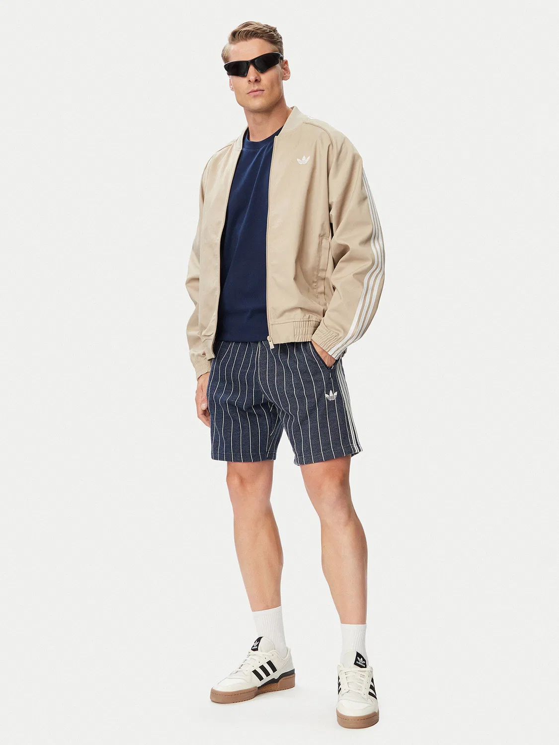 Мужские спортивные шорты стандартного кроя Pinstripes Shorts Adidas, темно-синий — фото 2