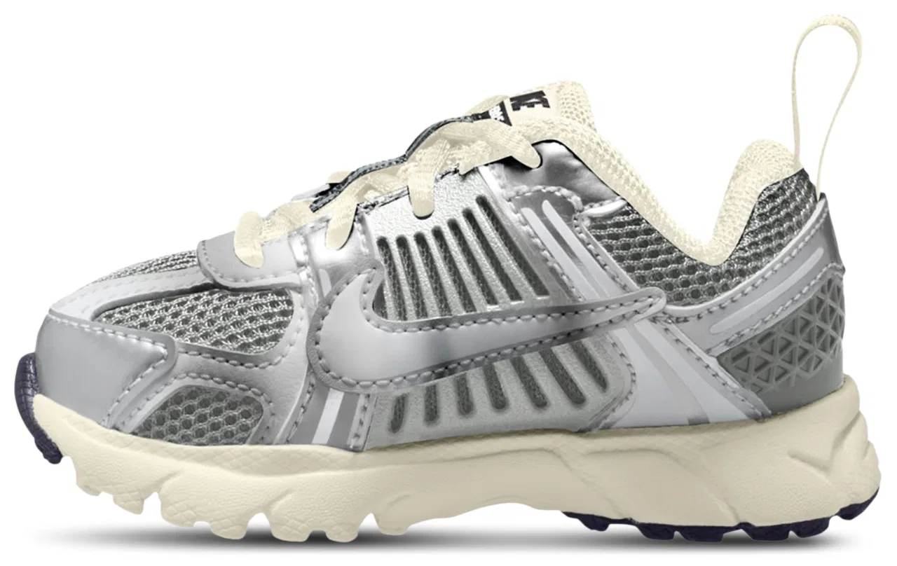 Кроссовки для мальчиков Vomero 5 Nike, цвет Gray/Silver/Black — фото 2