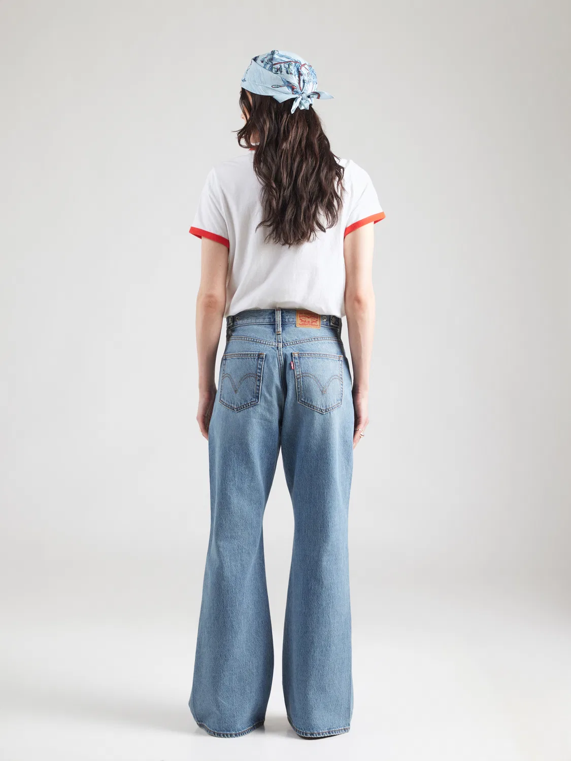 Джинсы-клеш LEVI'S 'Cinch Flare' синего цвета — фото 4