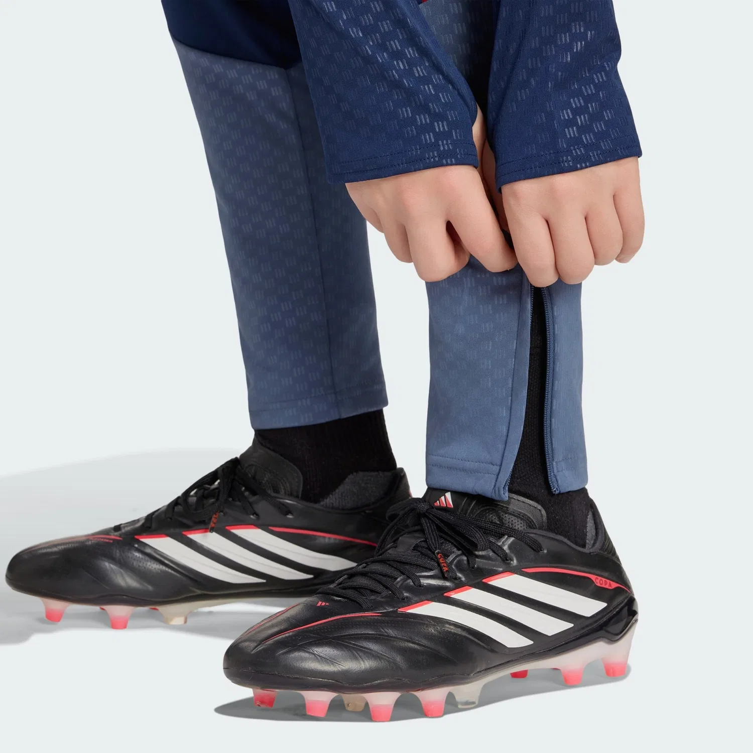 Спортивные брюки Adidas Performance Slim fit FC Bayern München 26/27 в темно-синем и сапфировом цветах — фото 4