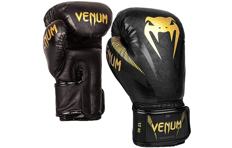 

Боксерские перчатки VENUM, черные с золотым