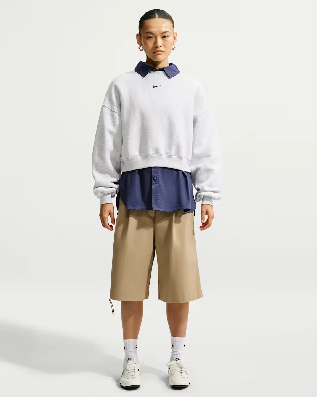 Женская укороченная футболка оверсайз с круглым вырезом Nike Studio Fleece Medium Weight, Birch Heather/Black — фото 4