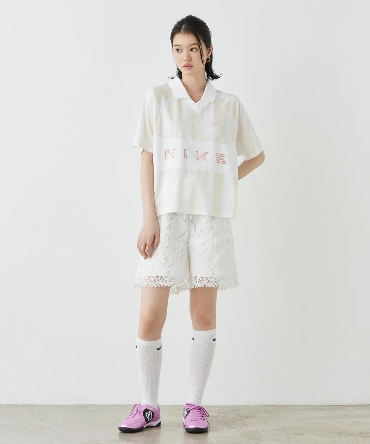 Женская футболка оверсайз с принтом Nike Sportswear Oversized Jersey IO0914-103, Chalk — фото 4