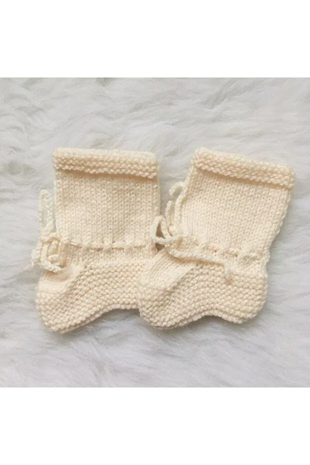 Детские пинетки для новорожденных вязаные Organic baby booties Merve Öztürk, Cream Ecru