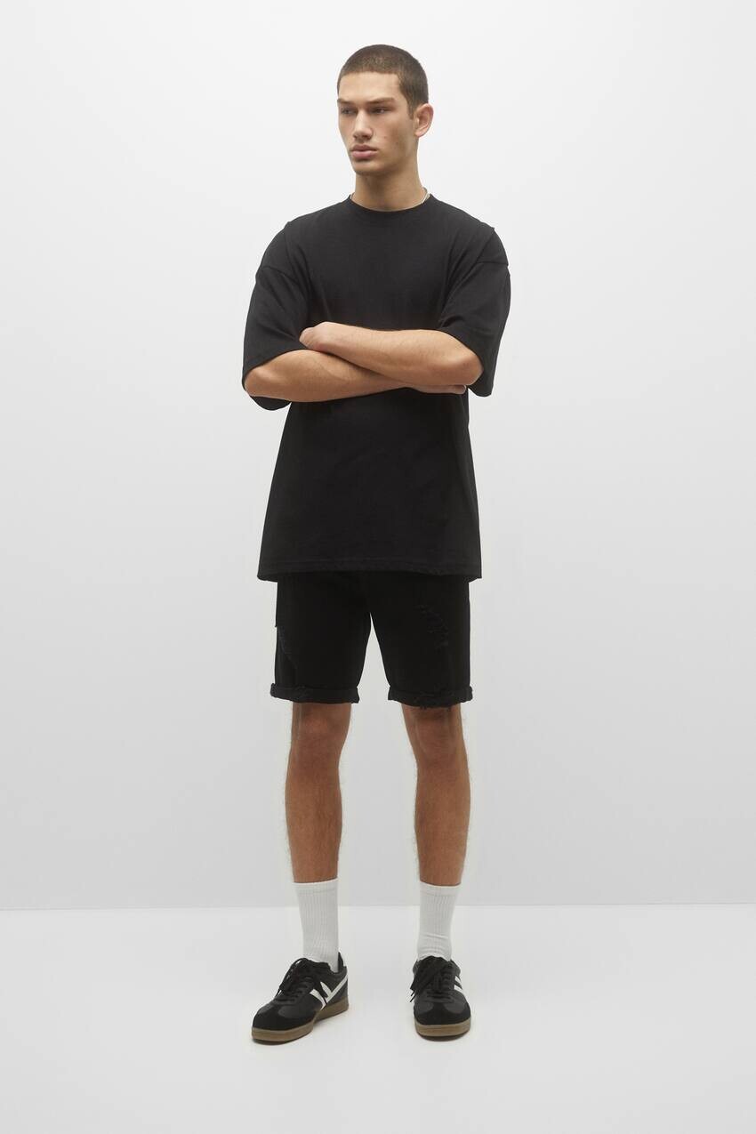 

Джинсовые рваные шорты узкого кроя голубого цвета бермуды Pull&Bear, черный