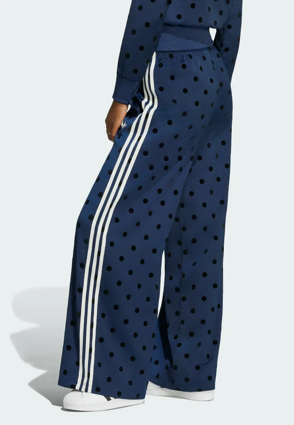 Брюки с широкими штанинами из атласа в горошек Adidas Originals, Night Indigo — фото 2