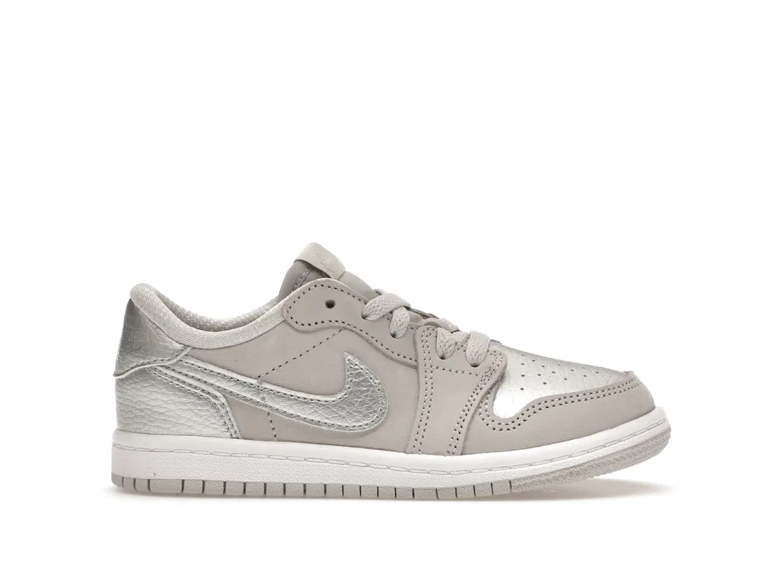 Детские кроссовки Lifestyle Jordan 1 Low OG Metallic Silver Jordan, Neutral Grey/Metallic Silver/White