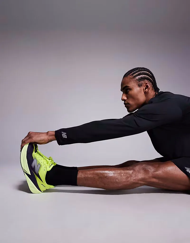 Мужские беговые кроссовки New Balance Fuelcell Rebel v5 неоново-зеленого и черного цвета — фото 3