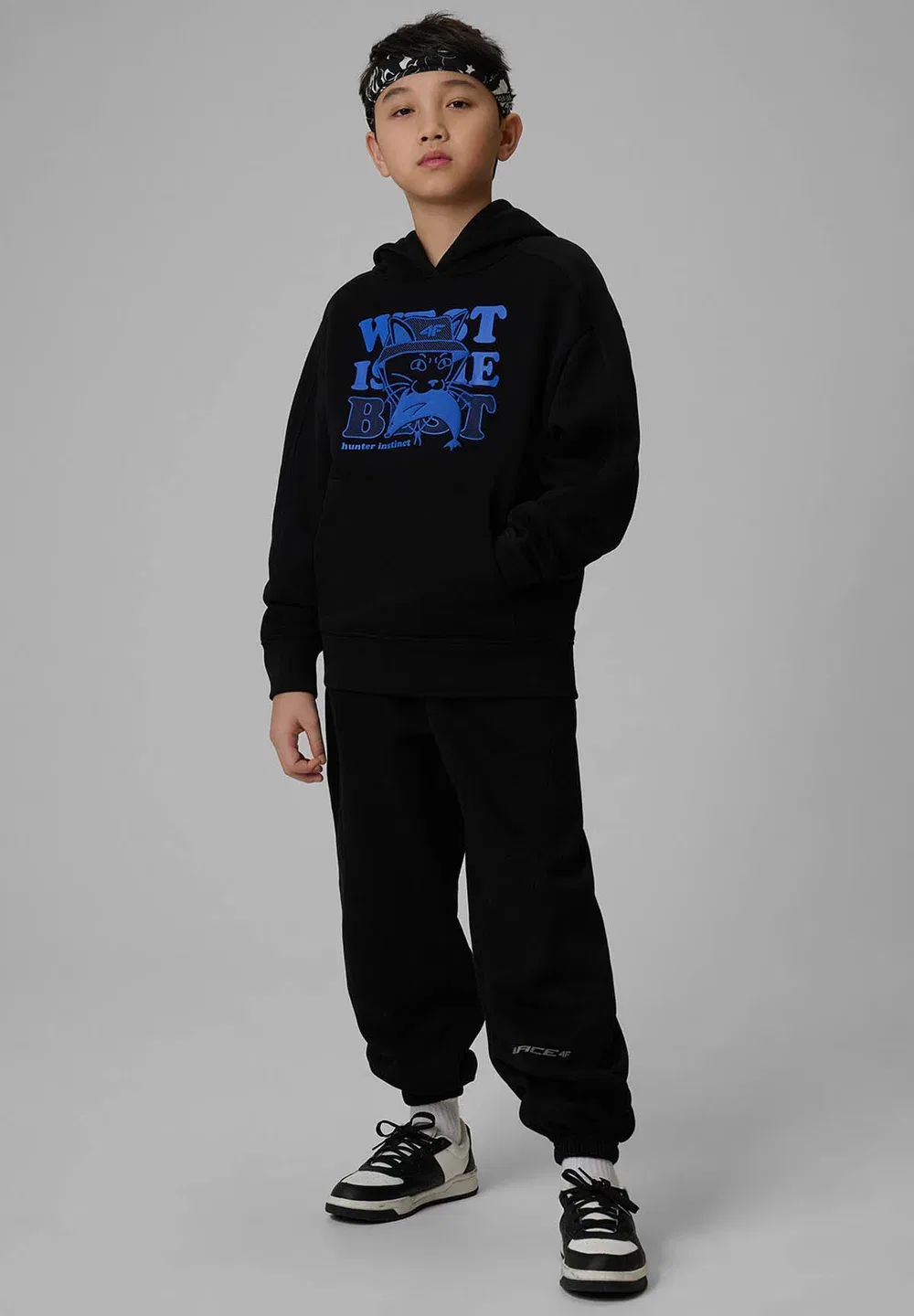 Bluza dresowa свободная z kapturem chłopięca - czarna 122 (6-7 лат) - толстовка 4F, Deep Black — фото 2