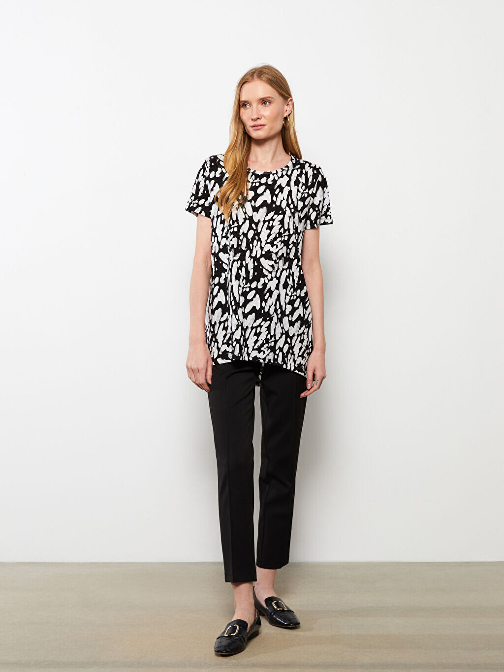 

Хлопковая женская футболка с круглым вырезом и короткими рукавами LC Waikiki Basic, Серый, Хлопковая женская футболка с круглым вырезом и короткими рукавами LC Waikiki Basic