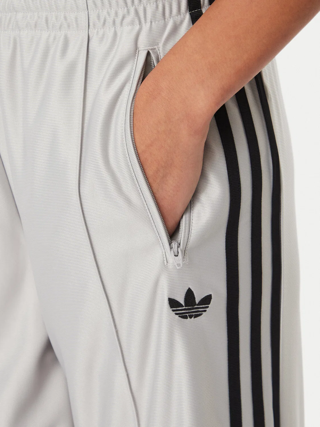 Женские спортивные штаны с широкими штанинами Metallic Firebird Adidas, светло-серый — фото 4