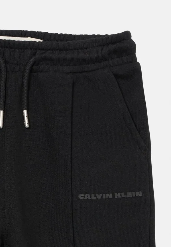 Свободные спортивные брюки унисекс с декоративными складками Calvin Klein Jeans, Black — фото 3