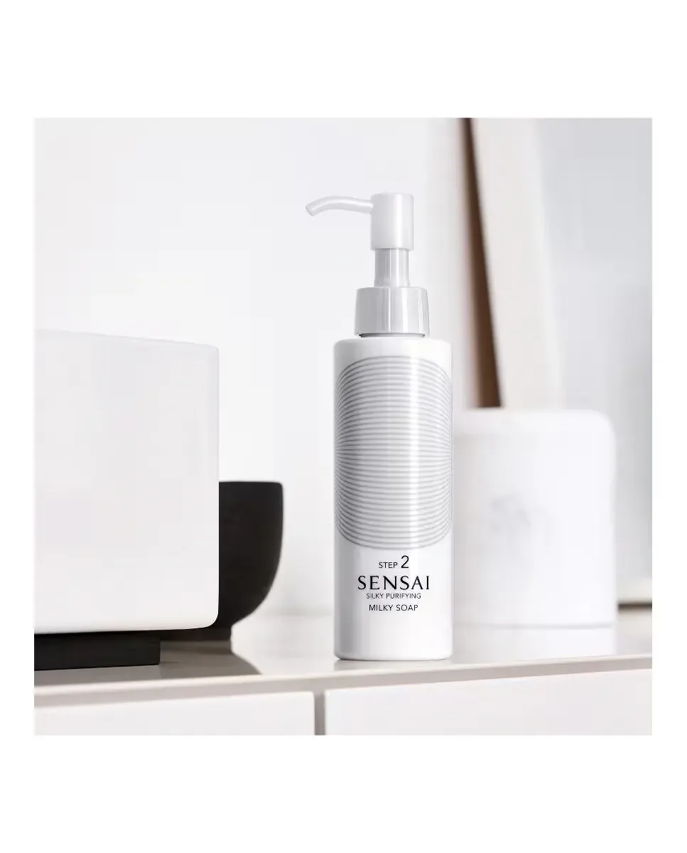 Молочное очищающее мыло для лица Silky Purifying, 150 мл Sensai — фото 3