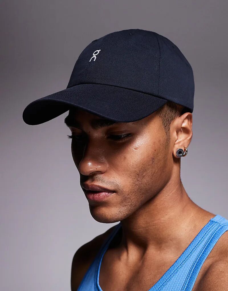 

Кепка на весь день черного цвета