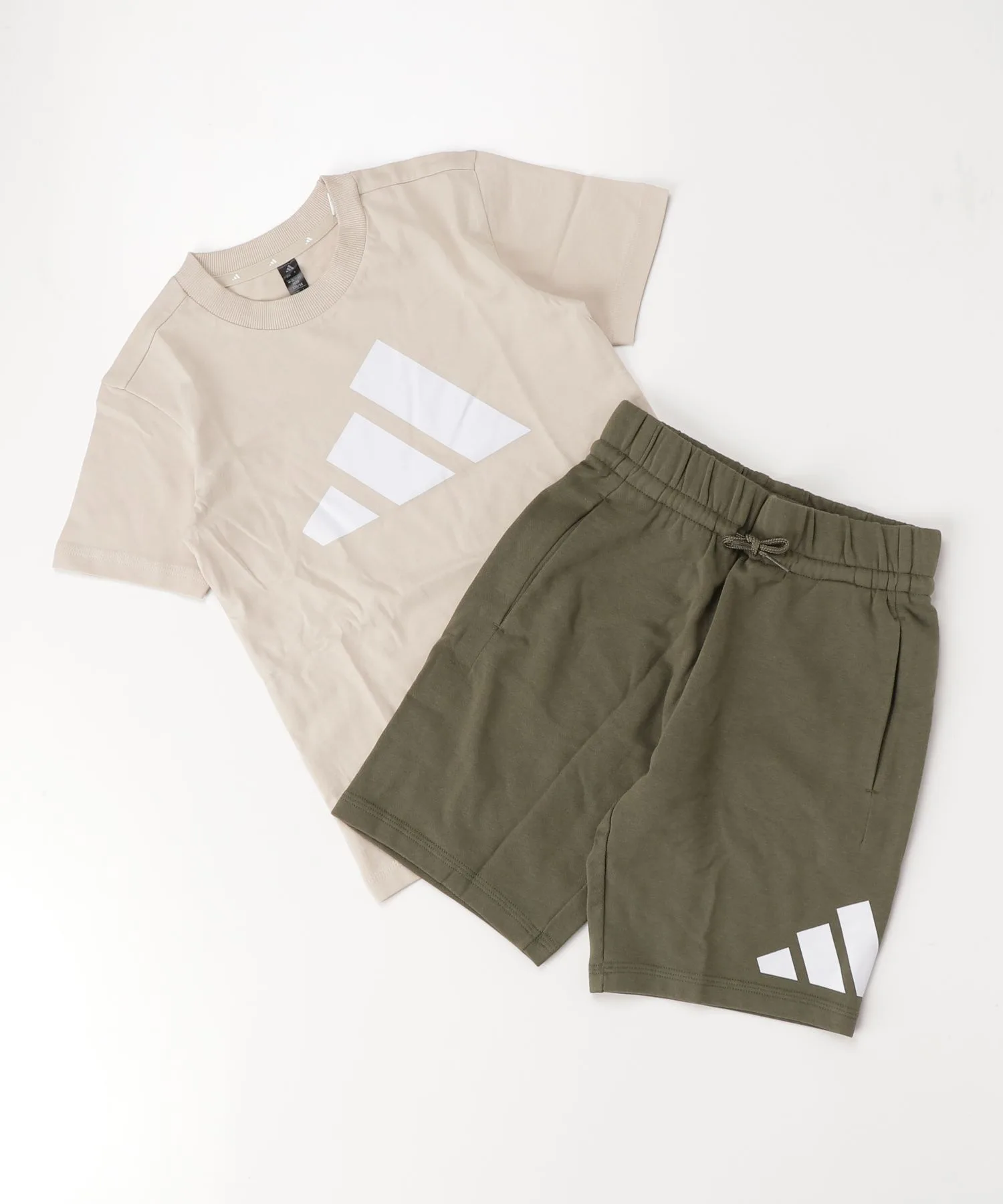 Детский комплект футболка и шорты adidas Essentials бежевый