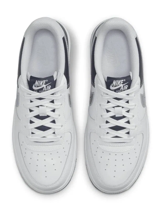 Детские кроссовки для мальчиков с закрытым носком Air Force NIKE, White Silver Metallic Midnight — фото 4