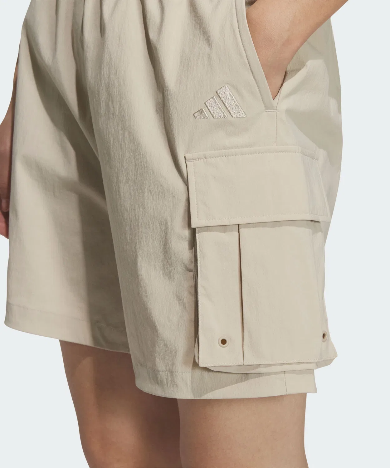 Женские шорты свободного кроя с карго-дизайном Stadium Chrome Loose Fit Woven Cargo Shorts Adidas, Beige — фото 4