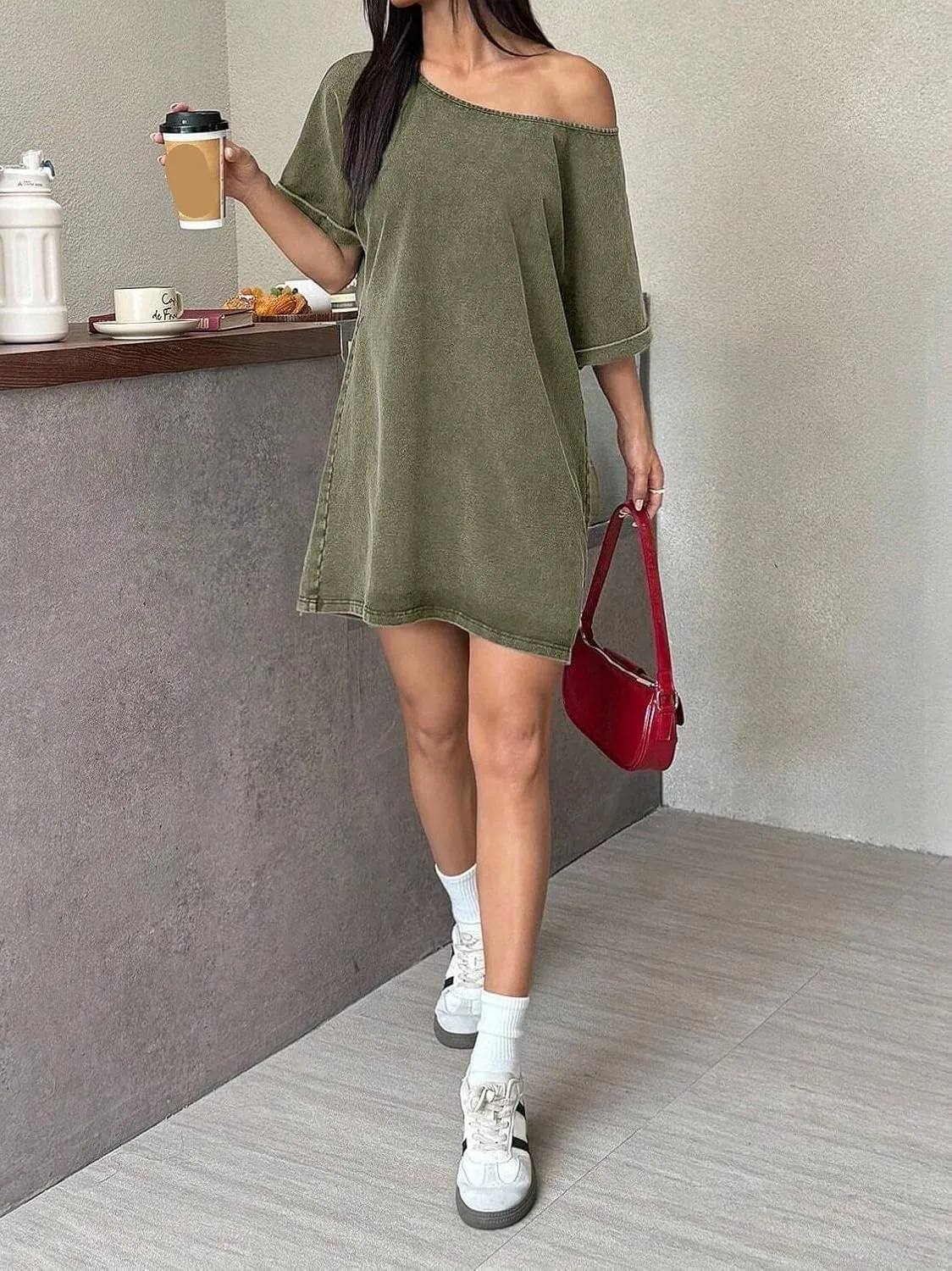 Женское свободное мини-платье с асимметричным вырезом, Army Green — фото 4