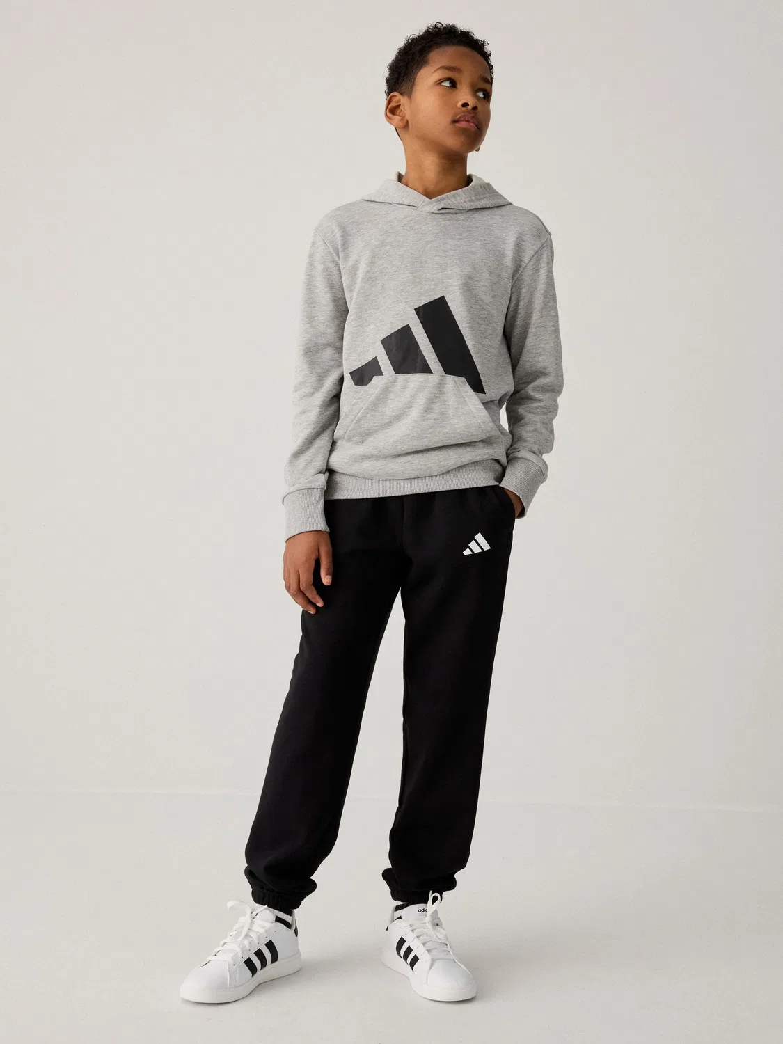 Джоггеры Essentials adidas, черный — фото 2