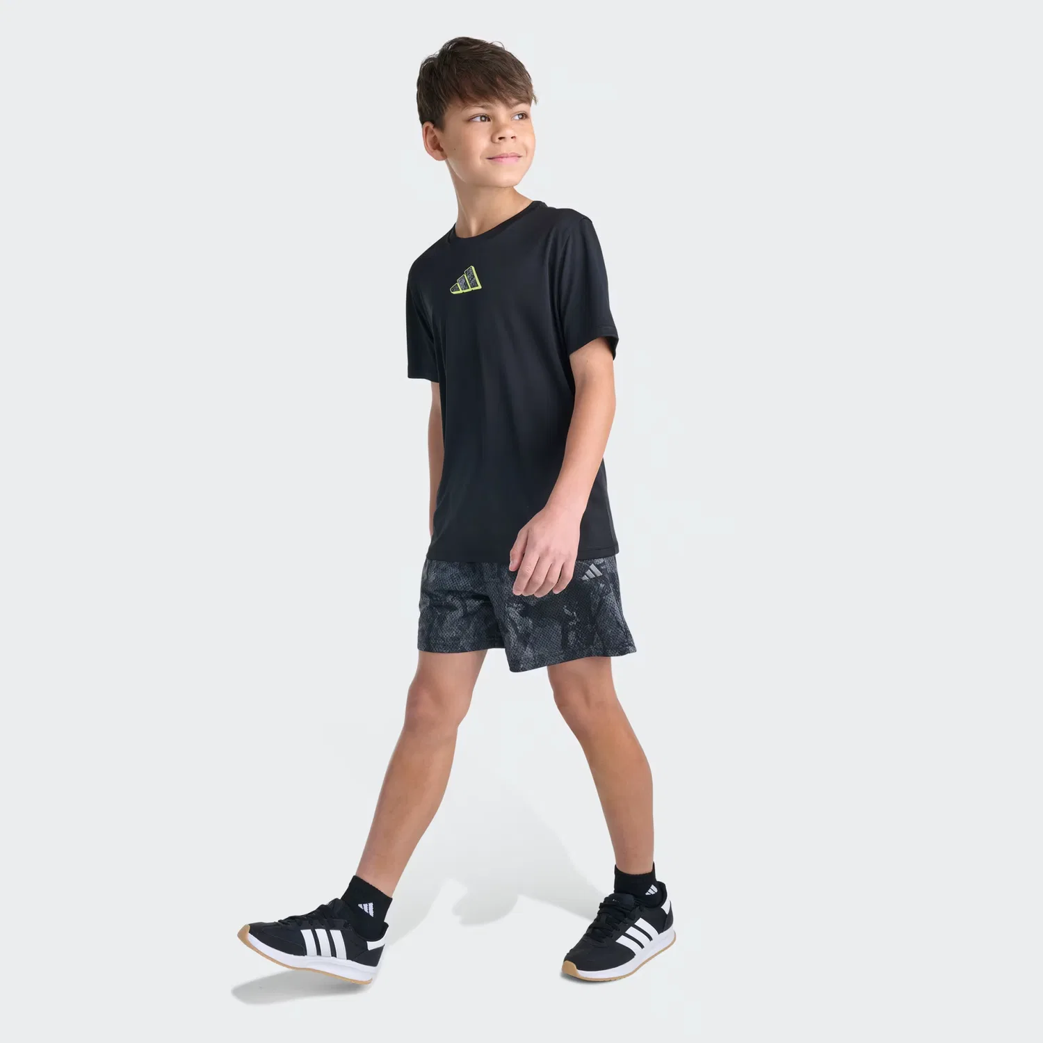 Детские шорты с камуфляжным принтом AOP Rock Camo Adidas Sportswear, черный — фото 2