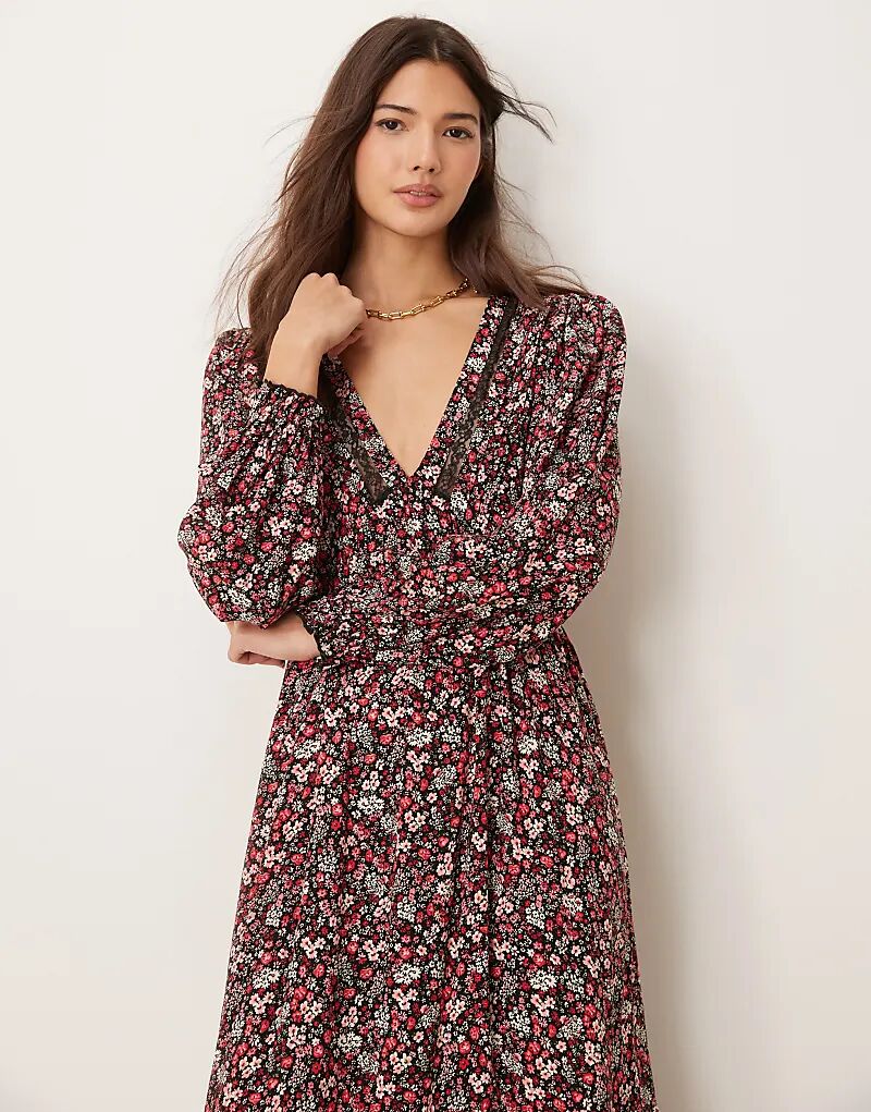 

Платье макси с отделкой в разноцветный принт Miss Selfridge