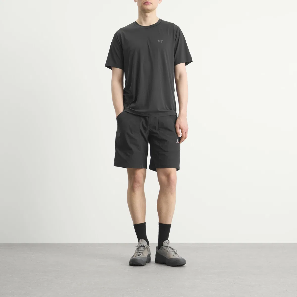 Футболка с коротким рукавом из легкого полиэстера Cormac Crew T-Shirt Arcteryx, Black — фото 4