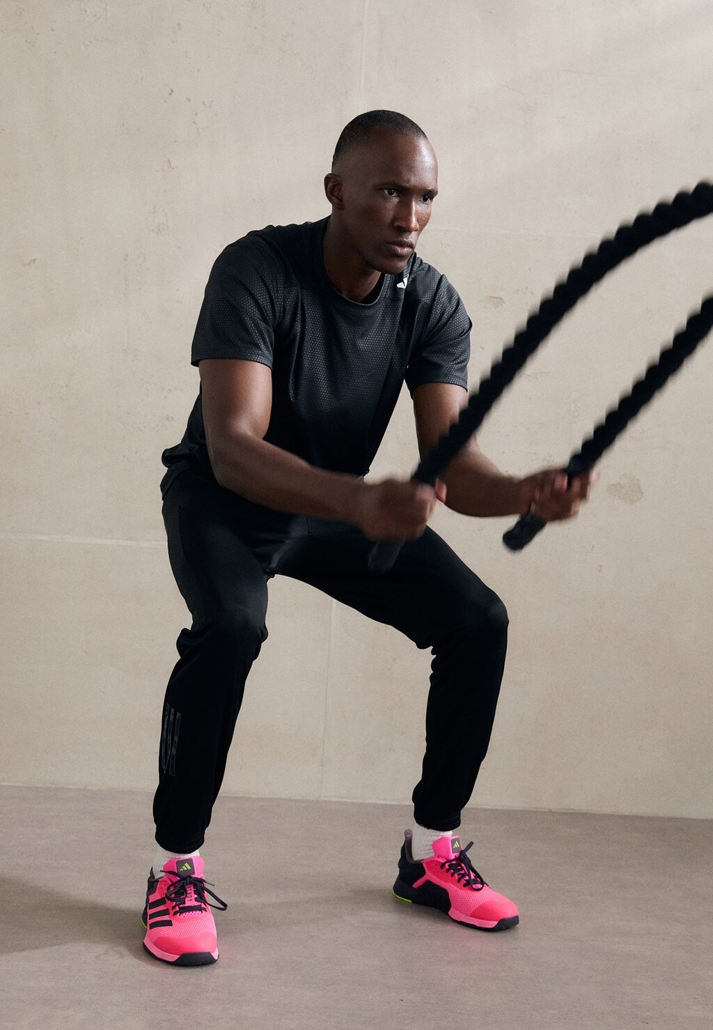 

Спортивные брюки ESSENTIALS CAMOUFLAGE adidas Performance, черный