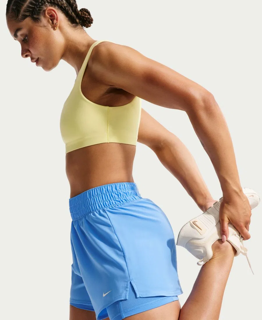 Женские шорты с длиной 7 см с технологией Dri-FIT модель One 2-in-1 Nike, University Blue/White — фото 3